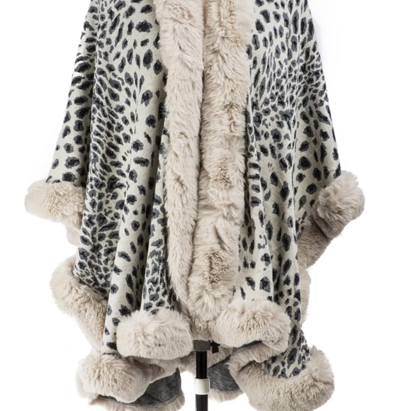 SAACHI Faux Fur Cheetah Patterned Cape Kimono - Picture 2 of 6